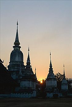 bach thu khung 2 ngay