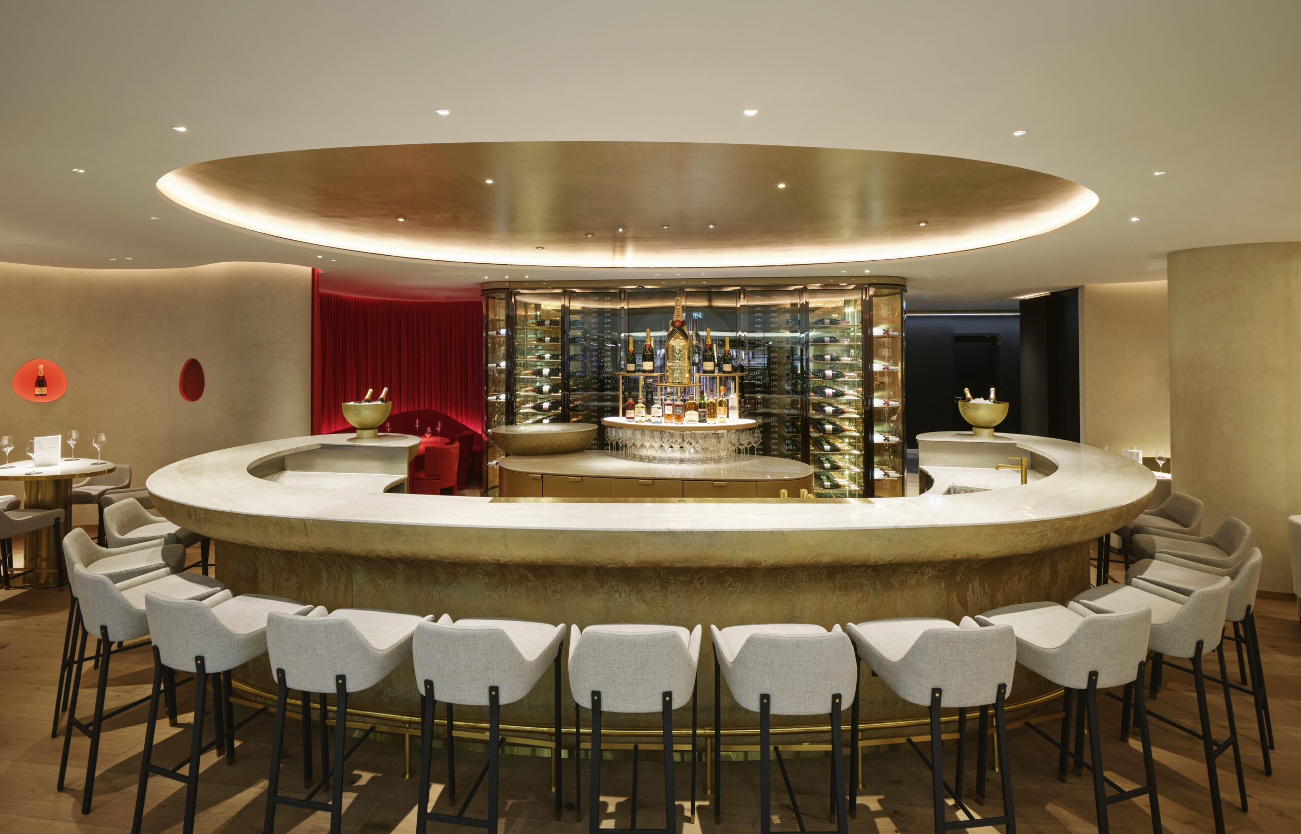 A Night to Remember – Unveiling the Magic of Mayfair with https//www.thetravelmagazine.net/date-in-club-chinois-mayfair-london/