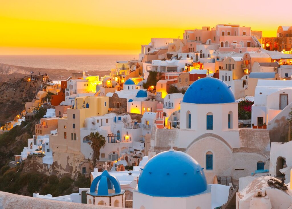 Fall Escapes – Embracing Opulence with https//www.thetravelmagazine.net/luxurious-autumnal-getaways/